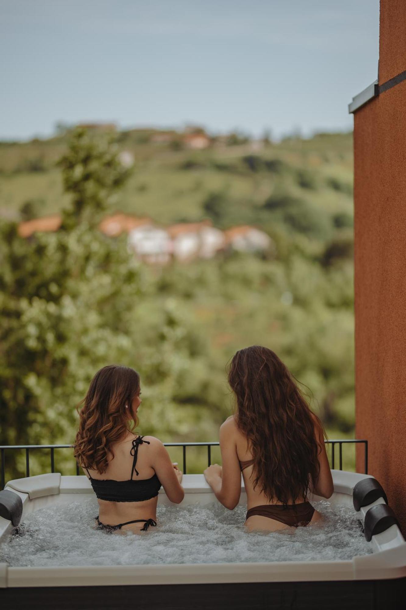 הוילה Kojsko Glamping Senesalina מראה חיצוני תמונה